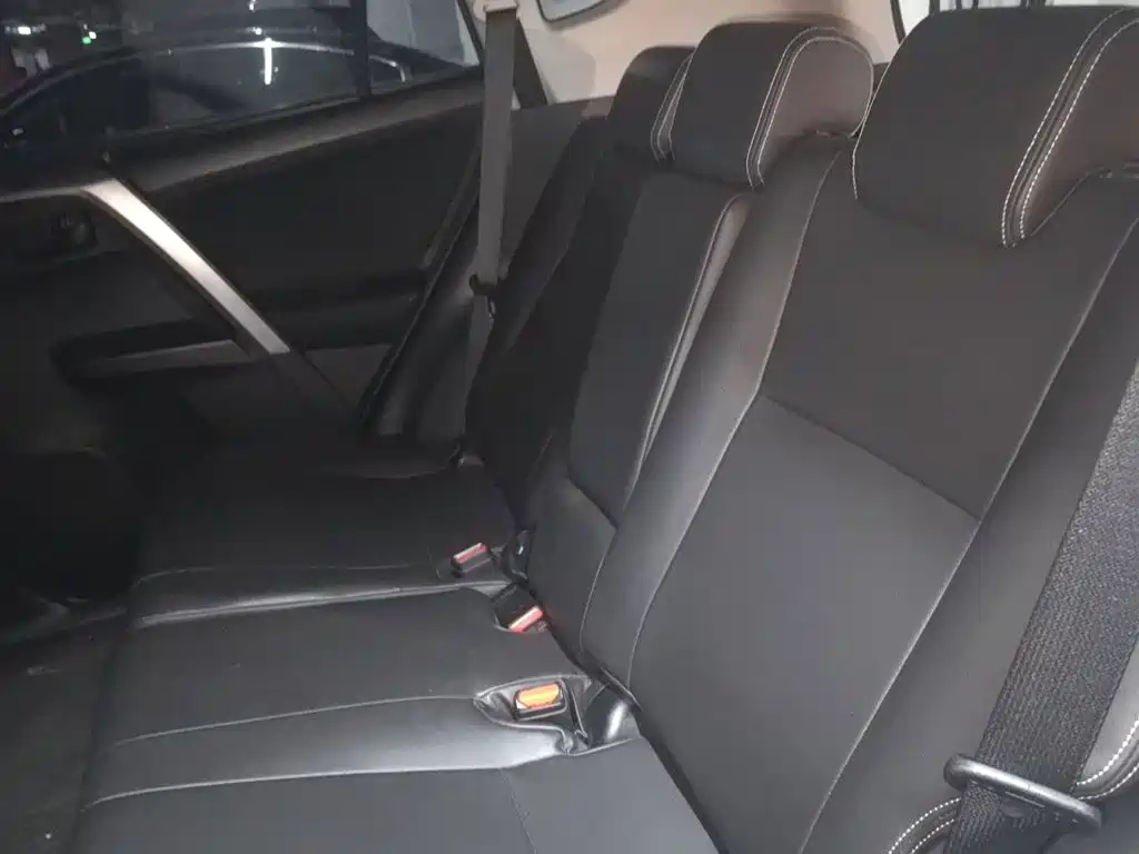 Toyota RAV4 2019 — фото 15