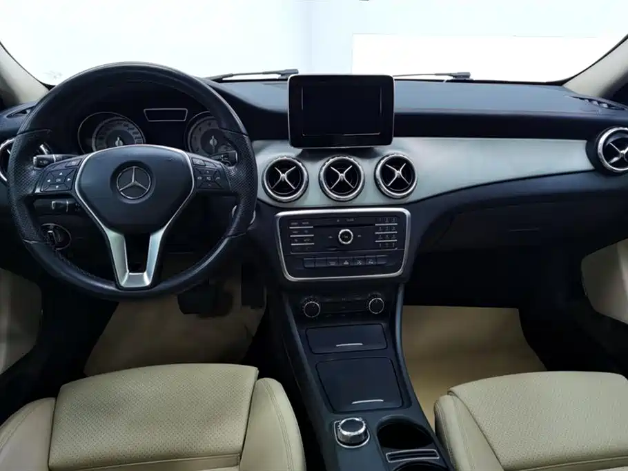 Mercedes-Benz GLA 2016 — фото 12