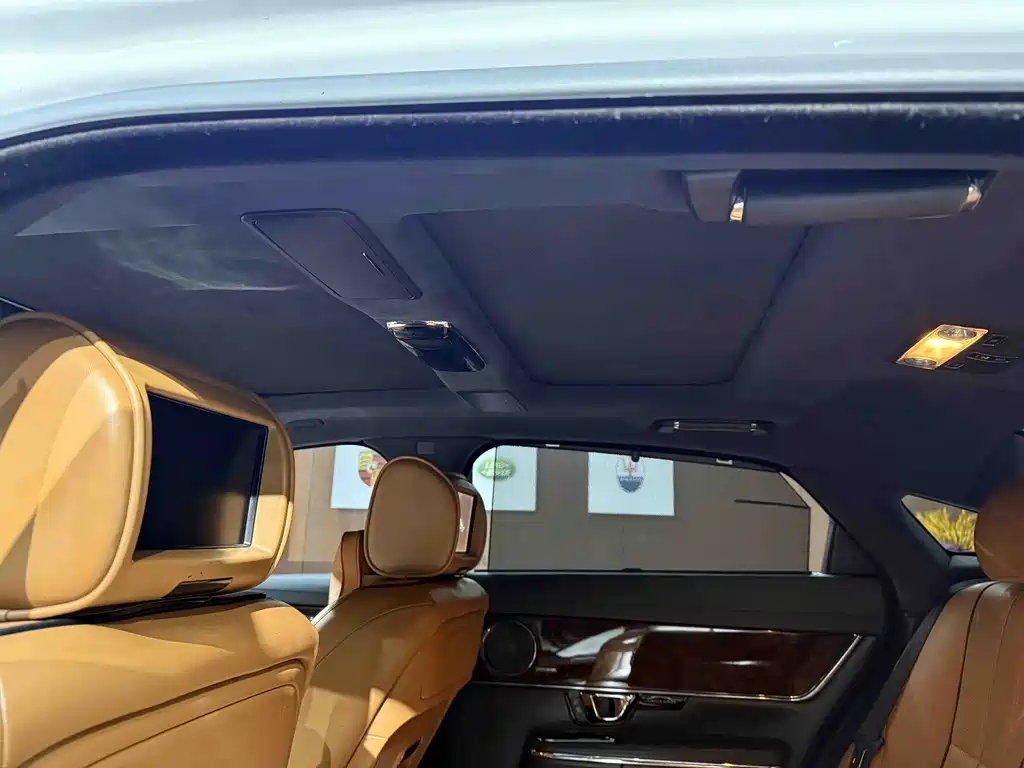 Jaguar XJ 2014 — фото 15