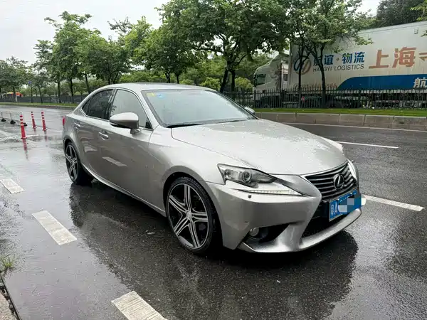 Lexus IS 2013