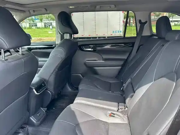Toyota Highlander 2025