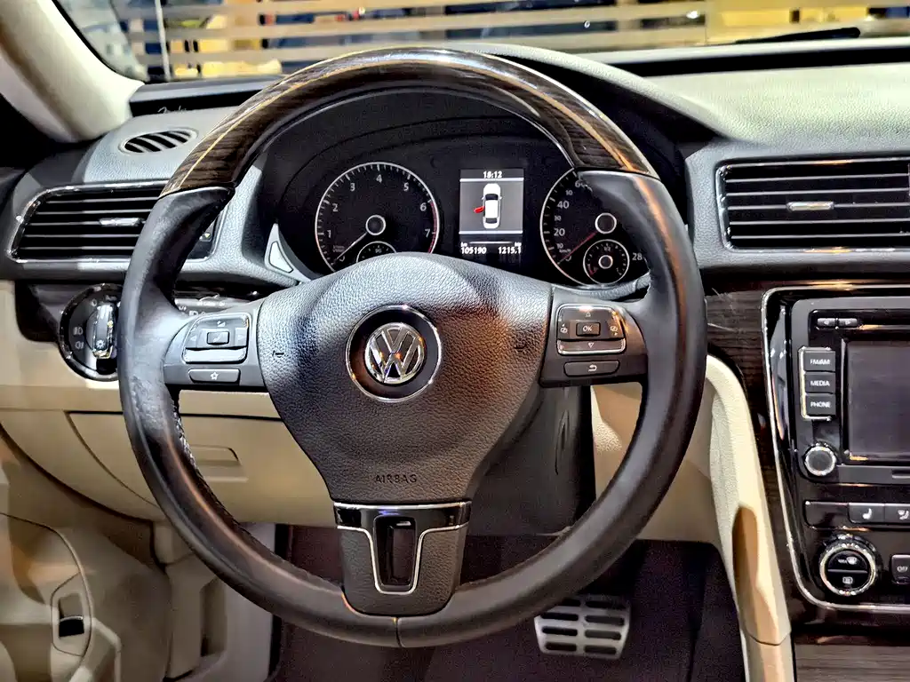 Volkswagen Passat 2015 — фото 9