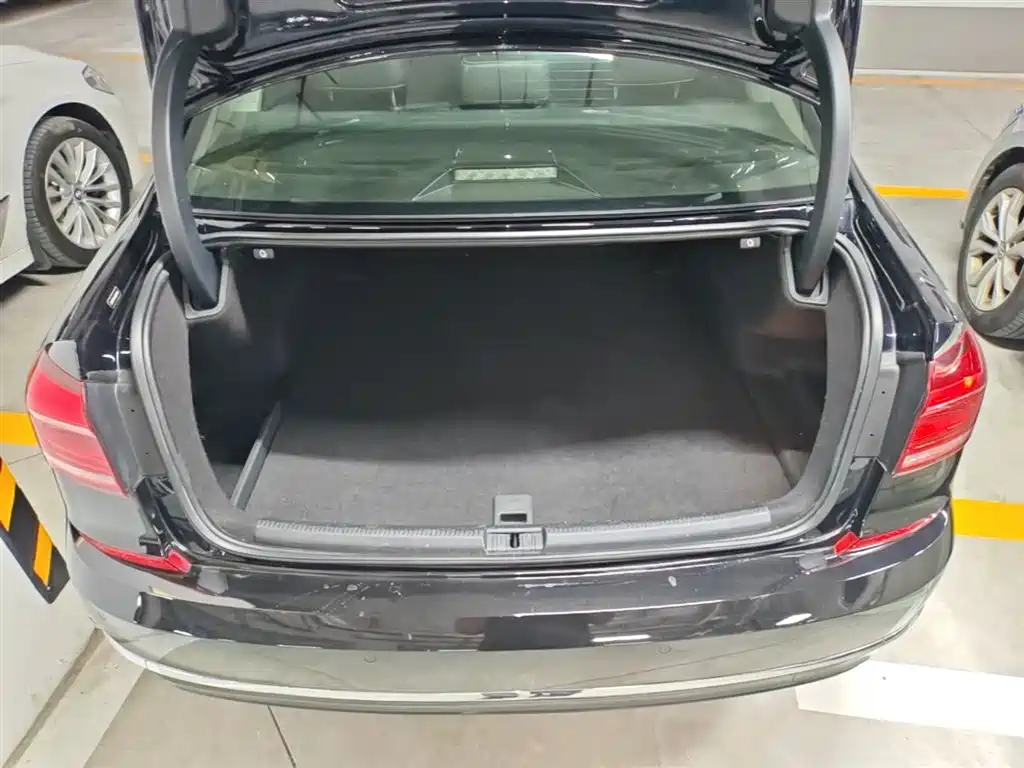 Volkswagen Passat 2018 — фото 19