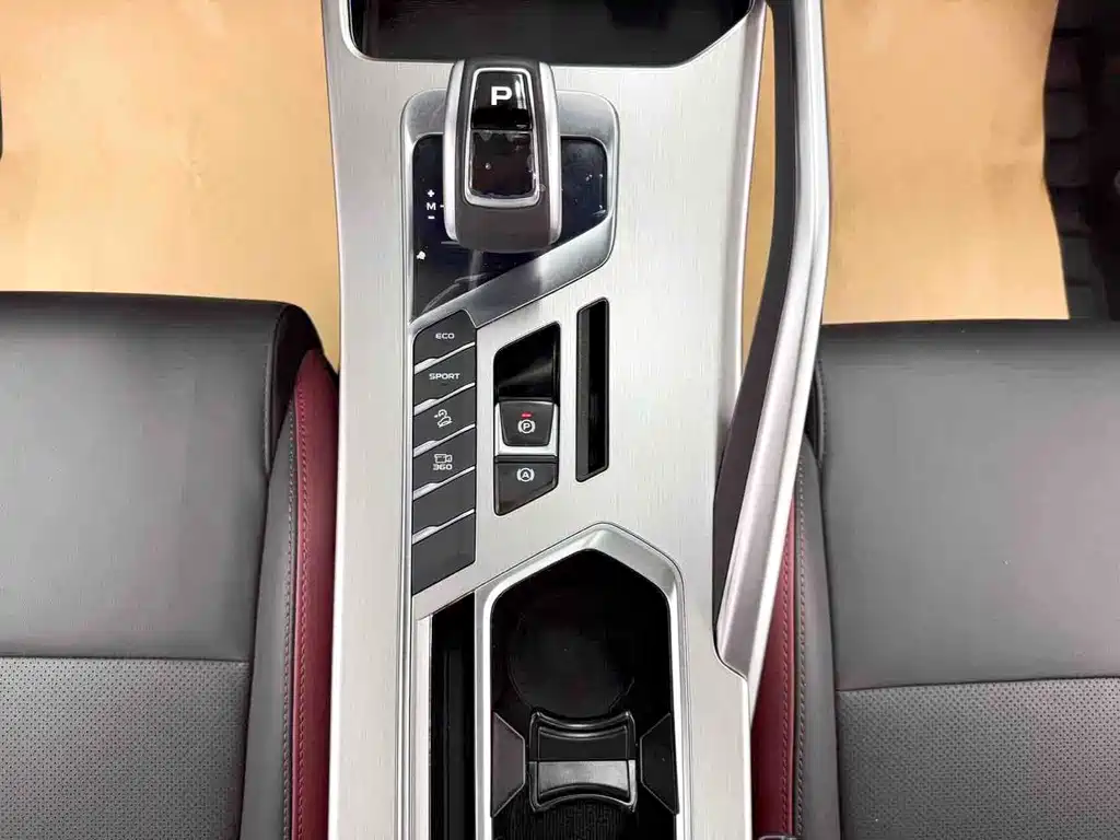 Geely Binyue 2021 — фото 18