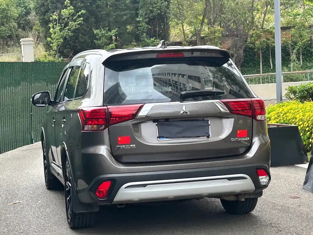 Mitsubishi Outlander 2019 — фото 5