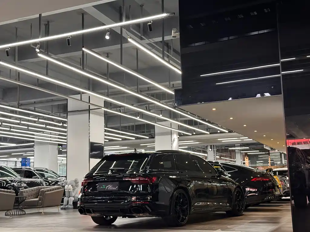 Audi RS 4 2024 — фото 18