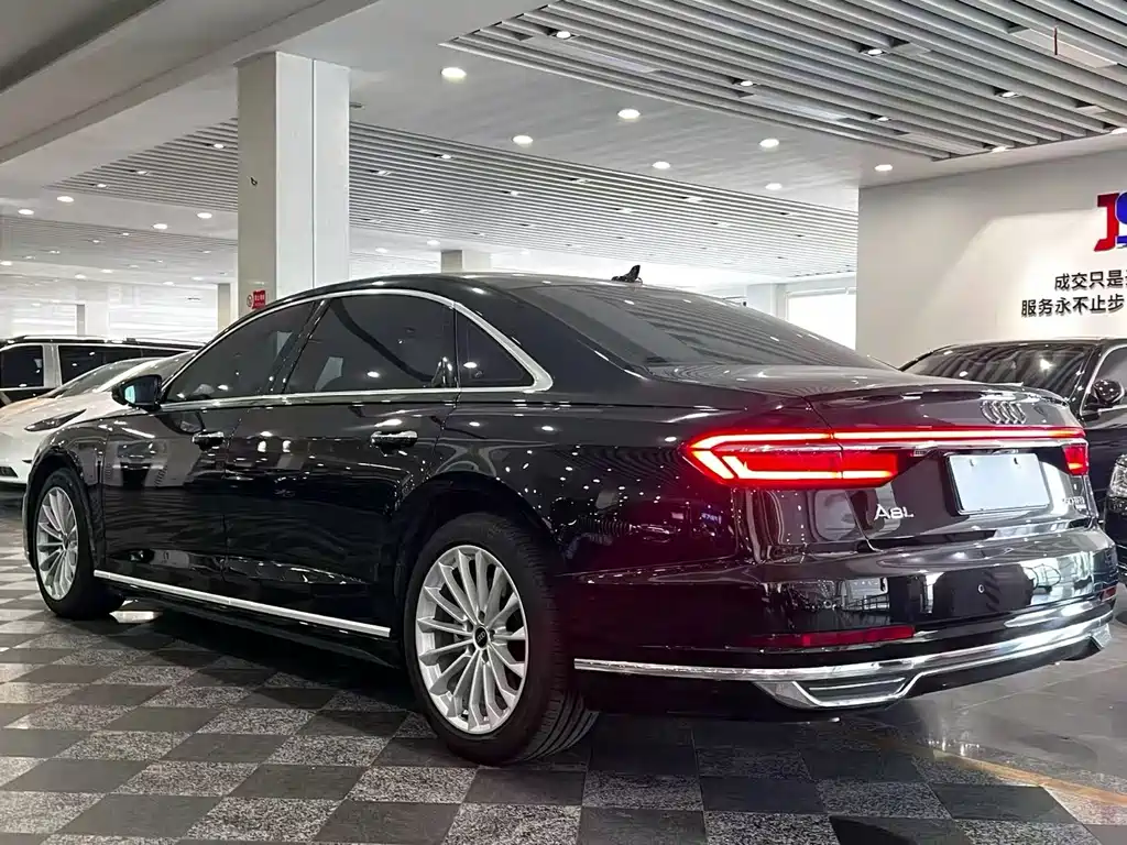 Audi A8 2021 — фото 4