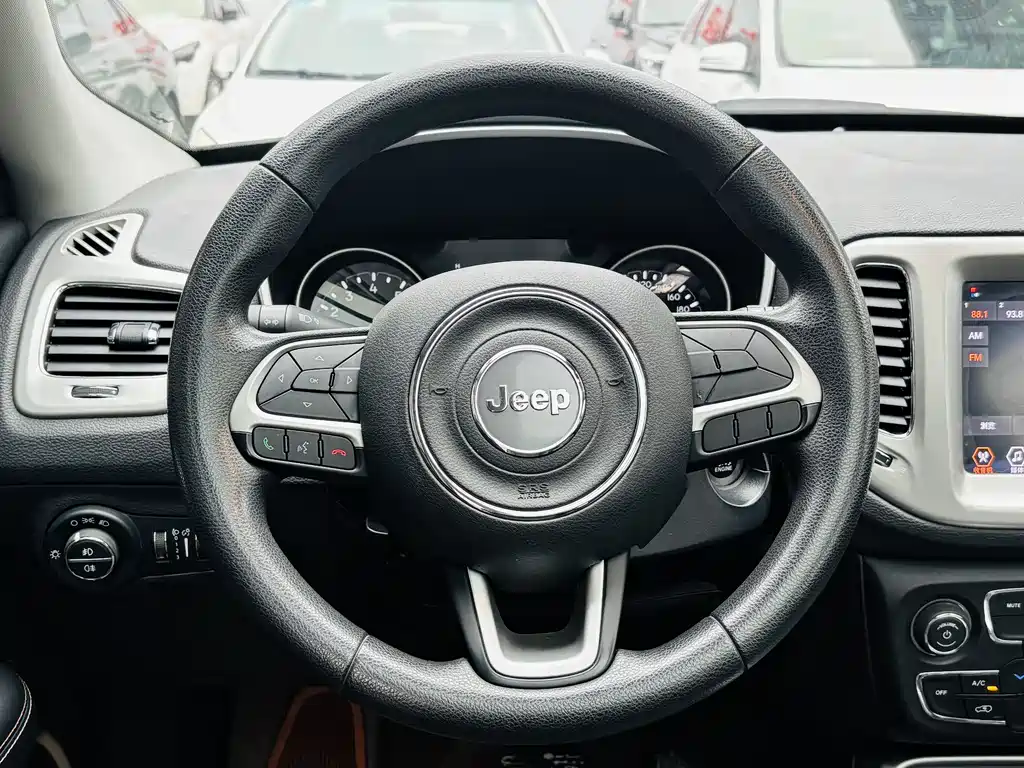 Jeep Compass 2020 — фото 15