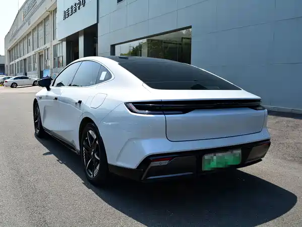 Geely Galaxy E8 2025