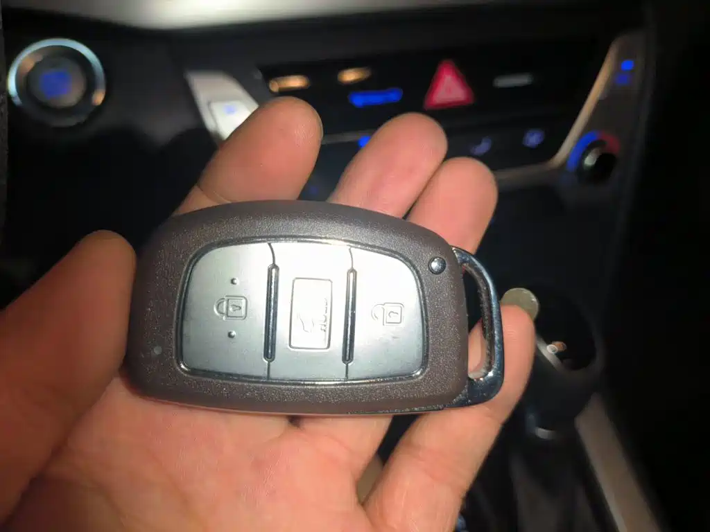 Hyundai Elantra 2018 — фото 12