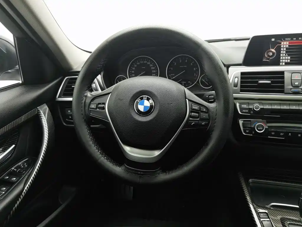 BMW 3 Series 2016 — фото 11