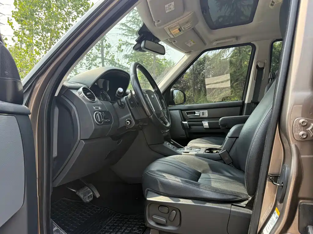 Land Rover Discovery 2016 — фото 10