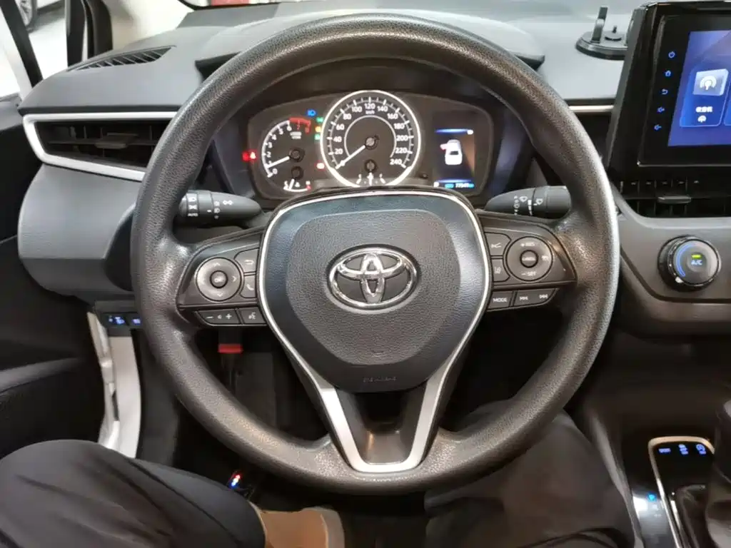Toyota Corolla 2023 — фото 11