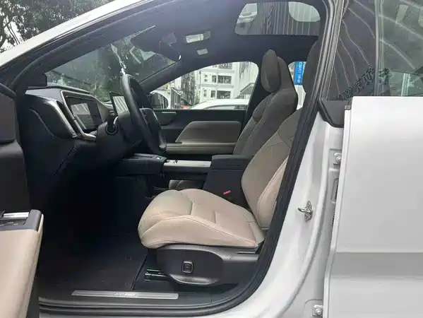 Volvo XC70 Plug-In Hybrid 2025