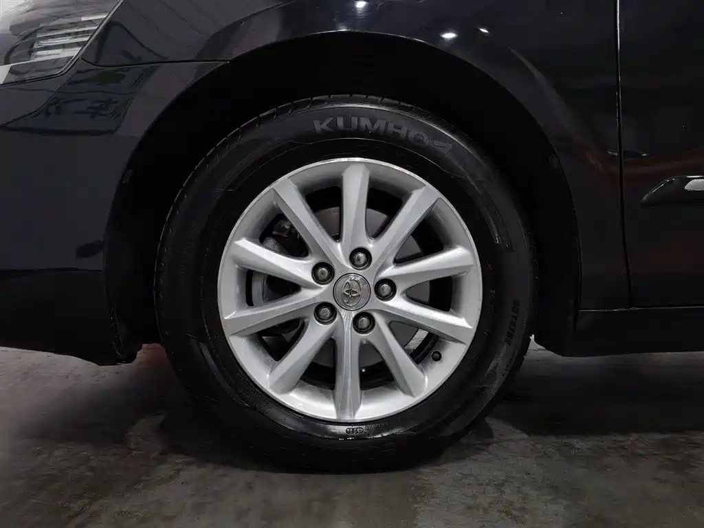 Toyota Camry 2015 — фото 17