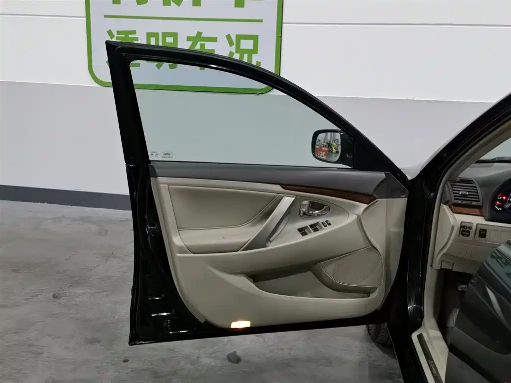 Toyota Camry 2015 — фото 8