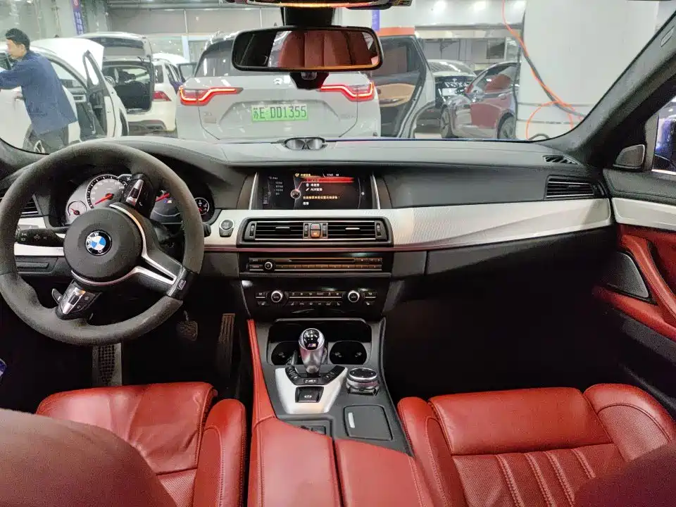 BMW M5 2017 — фото 9
