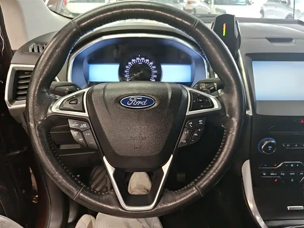 Ford Edge 2016 — фото 11