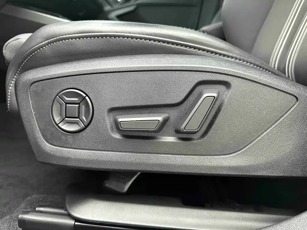 Audi A3 2023 — фото 11
