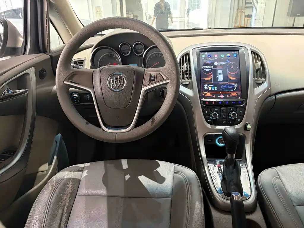 Buick Excelle 2015 — фото 13
