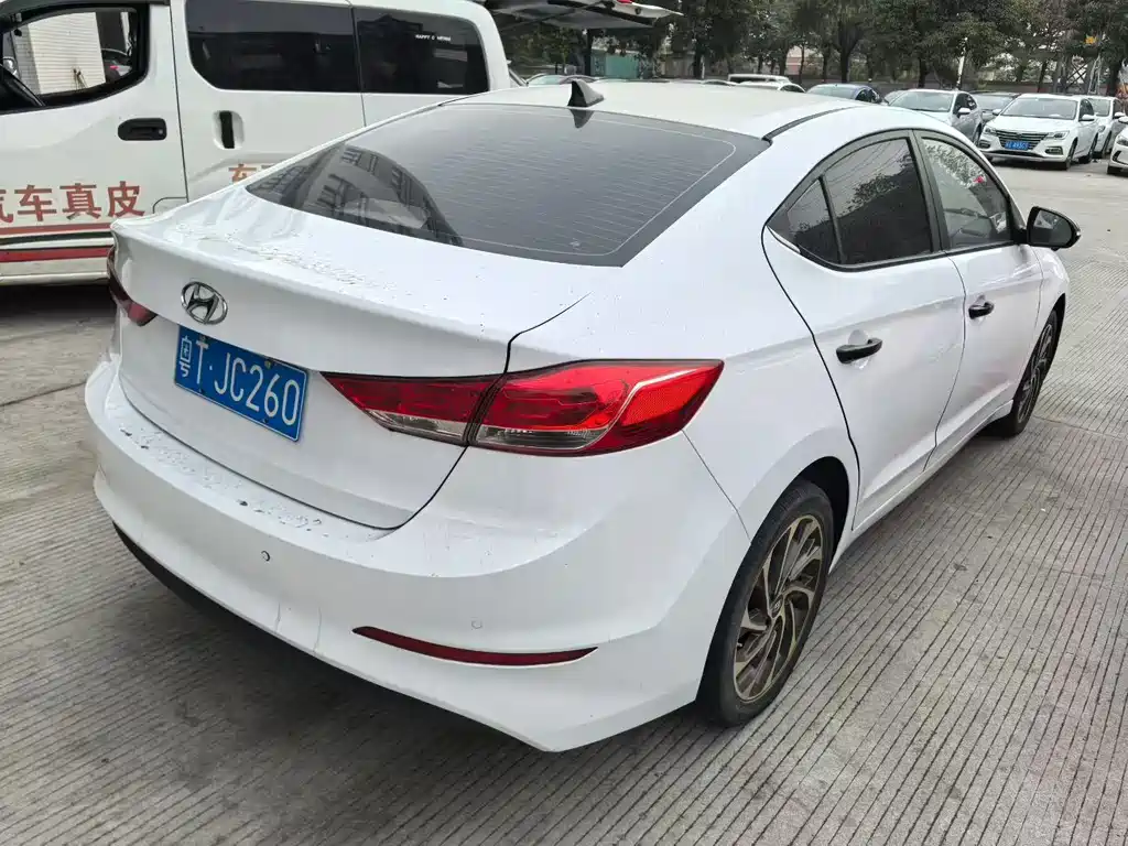 Hyundai Elantra 2021 — фото 3