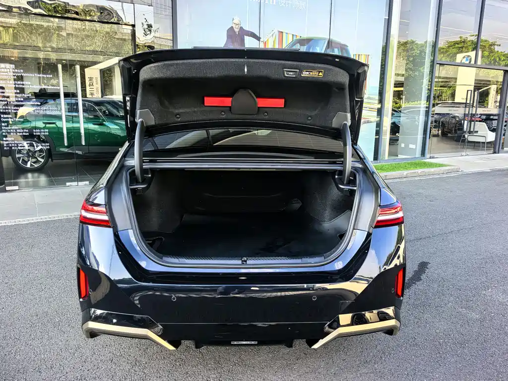 BMW i5 2025 — фото 13