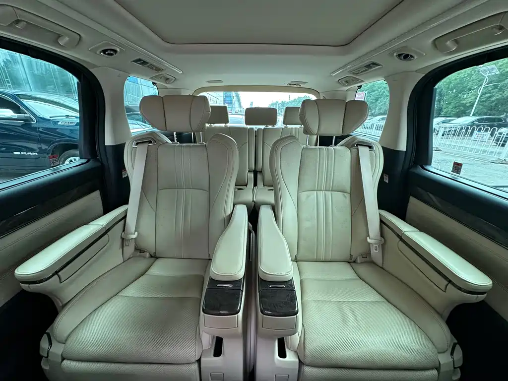 Toyota Alphard 2023 — фото 22