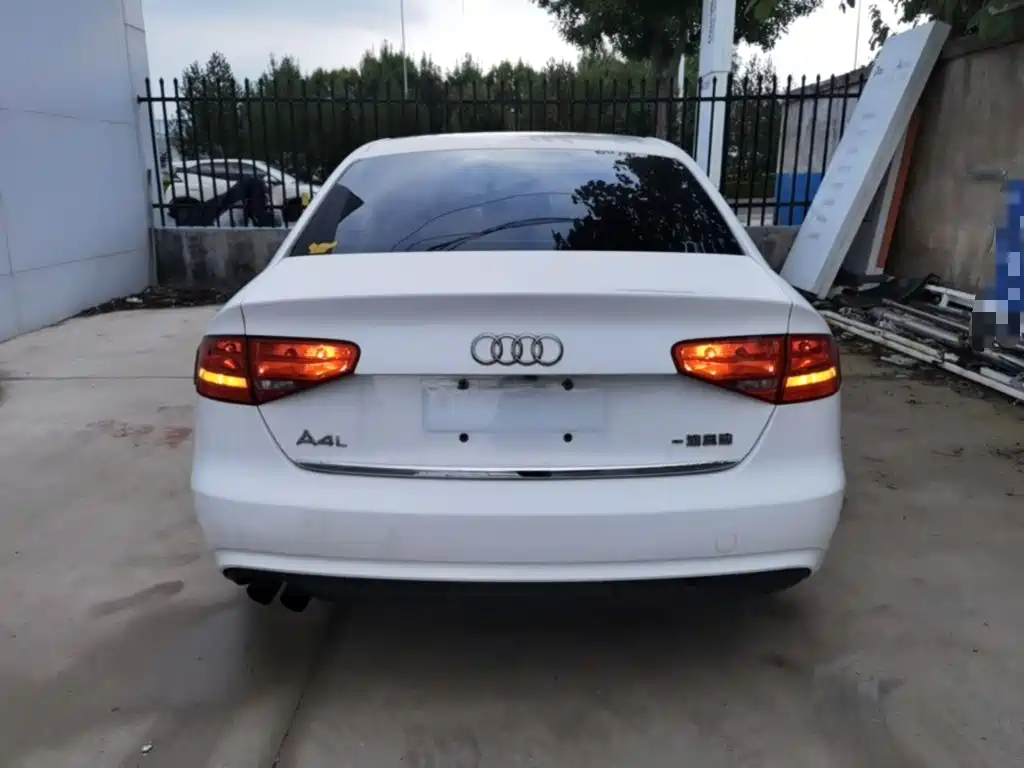 Audi A4L 2015