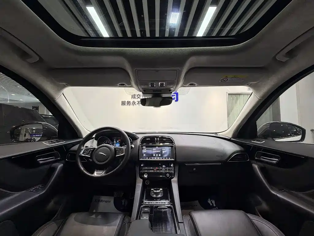 Jaguar F-PACE 2019 — фото 14