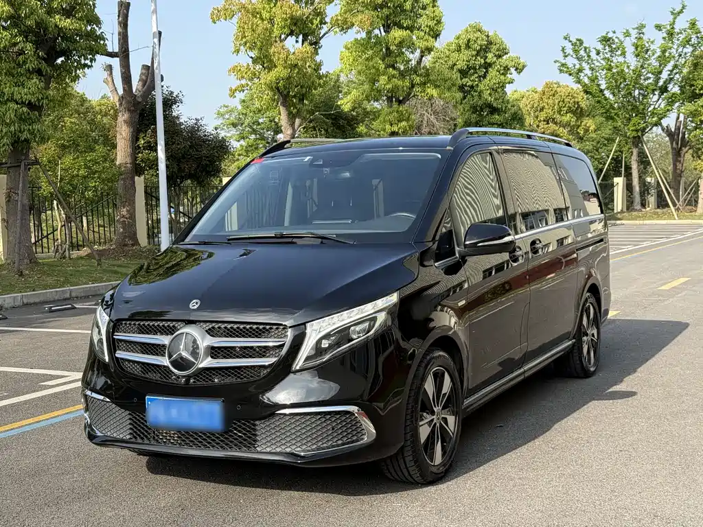 Mercedes-Benz V-Class 2022 — фото 1