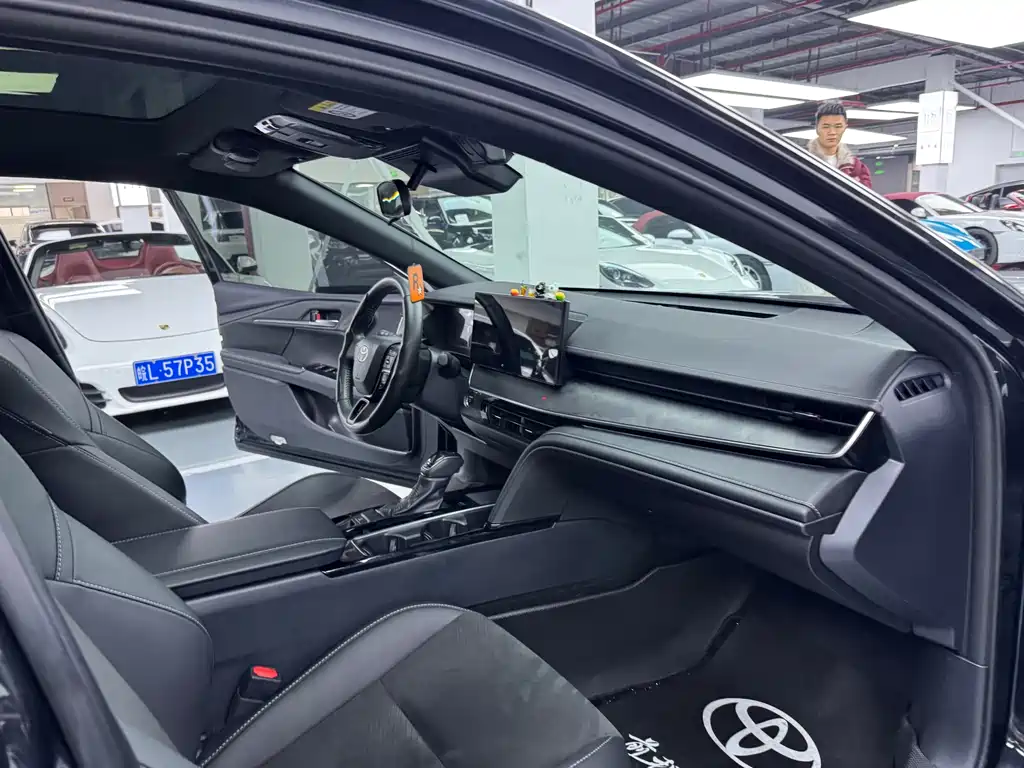 Toyota Camry 2025 — фото 16