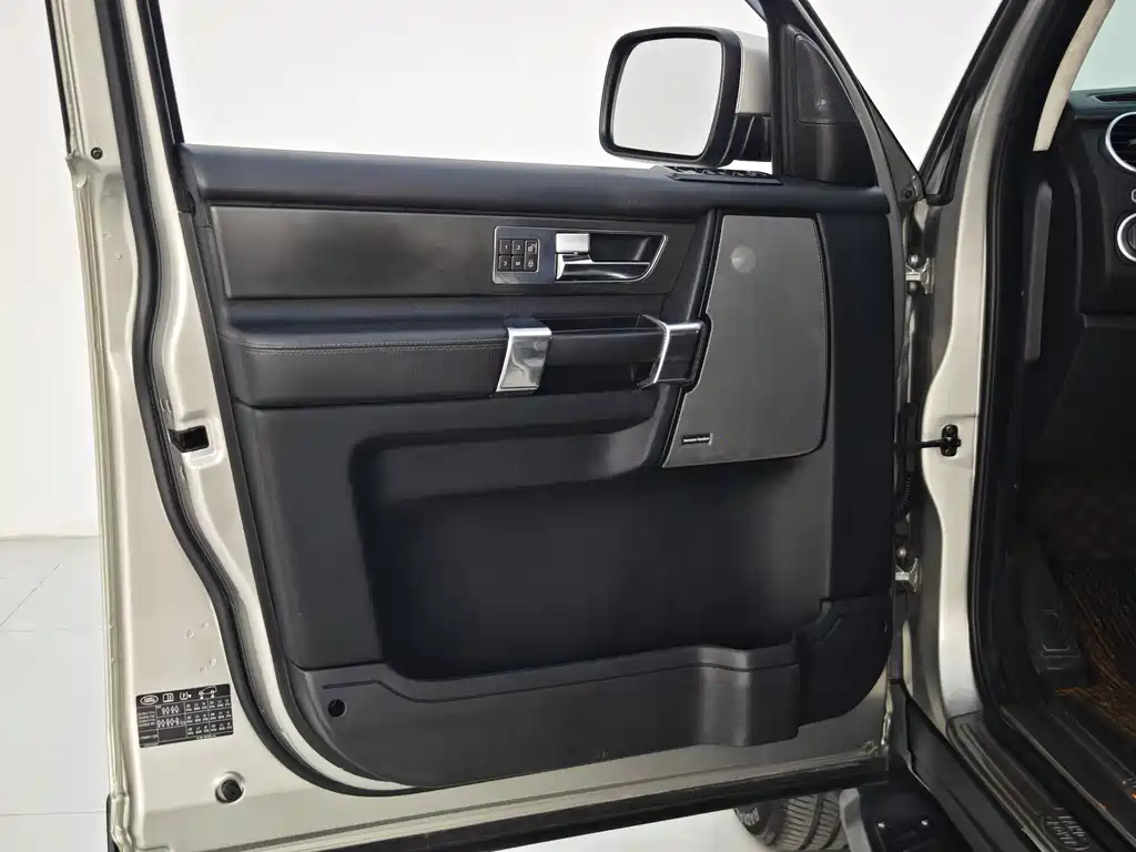Land Rover Discovery 2012 — фото 21