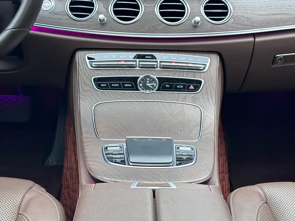 Mercedes-Benz E-Class 2019 — фото 11