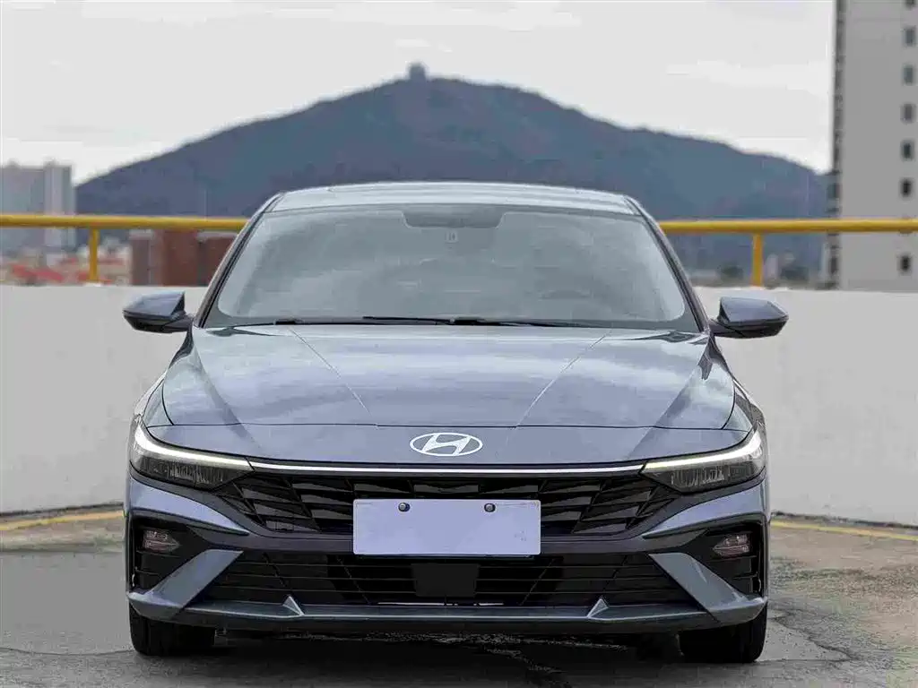 Hyundai Elantra 2024