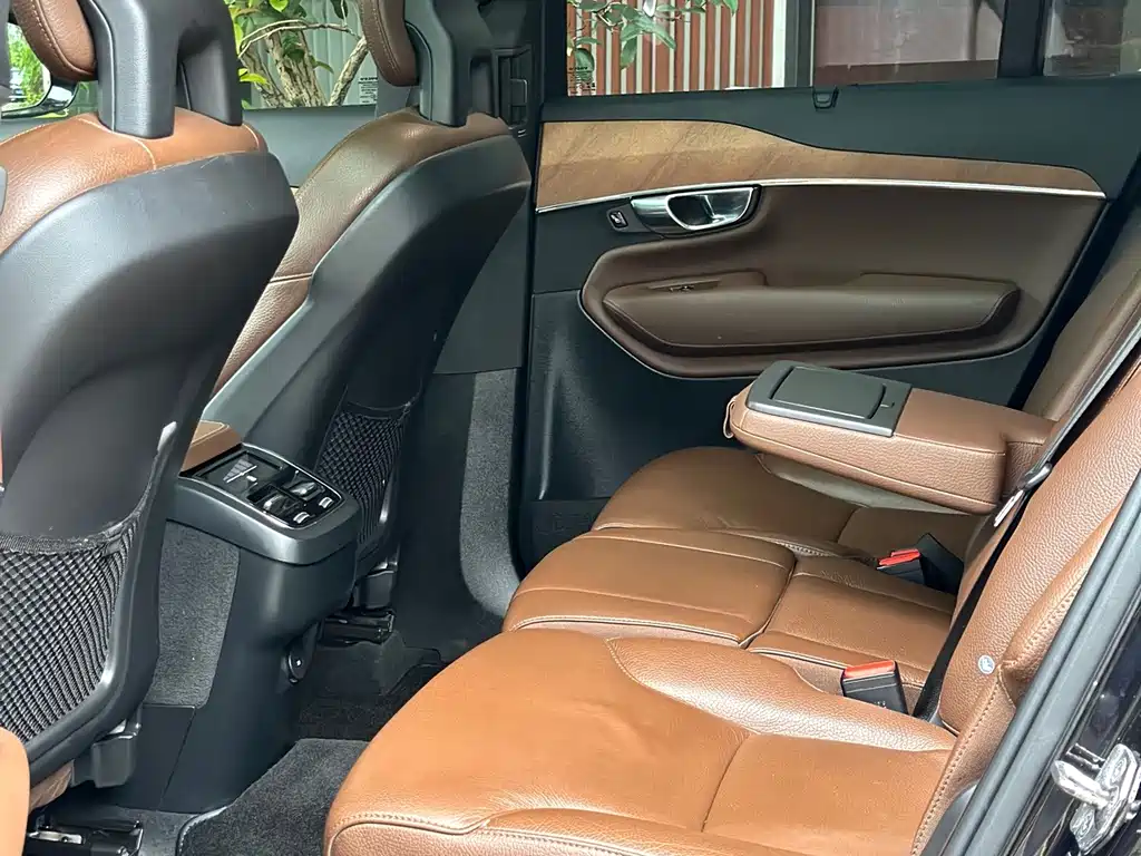 Volvo XC90 2022 — фото 10