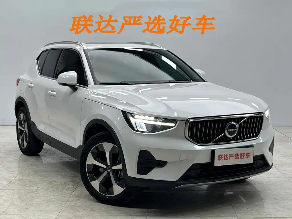 Volvo XC40 2023 — фото 23