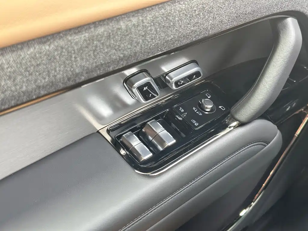 Land Rover Range Rover Sport 2024 — фото 13