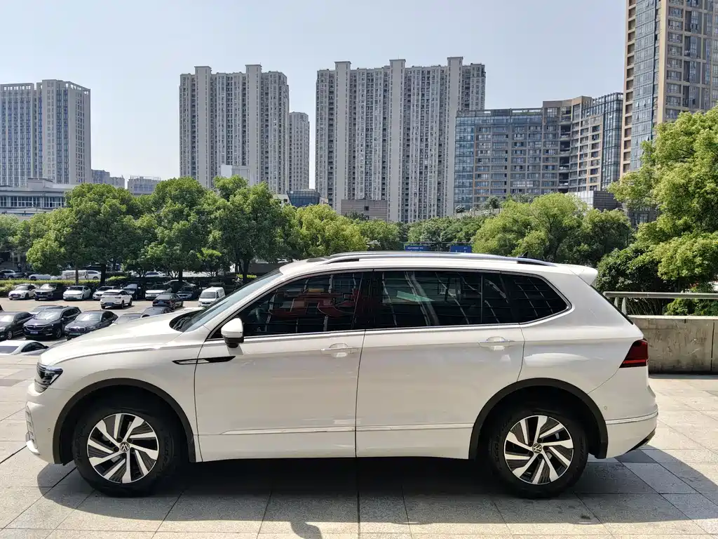 Volkswagen Tiguan L PHEV 2021 — фото 8