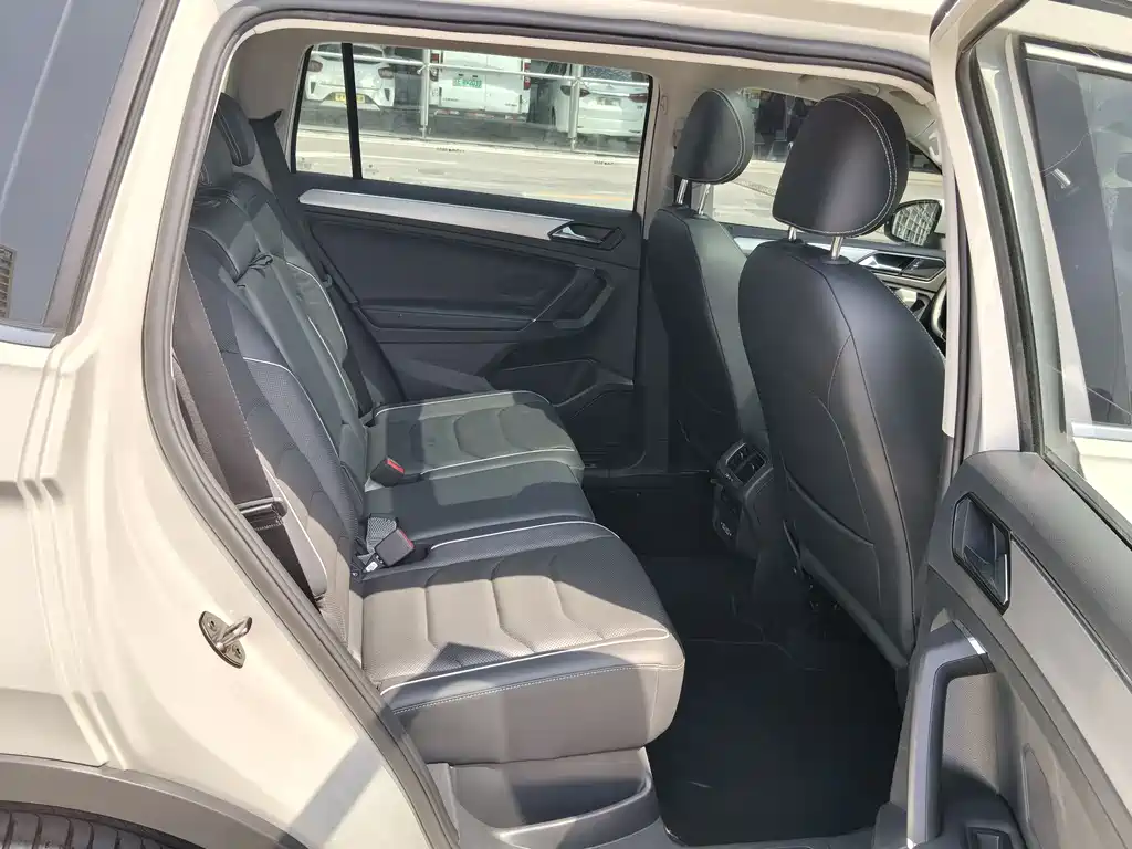 Volkswagen Tiguan L PHEV 2021 — фото 16