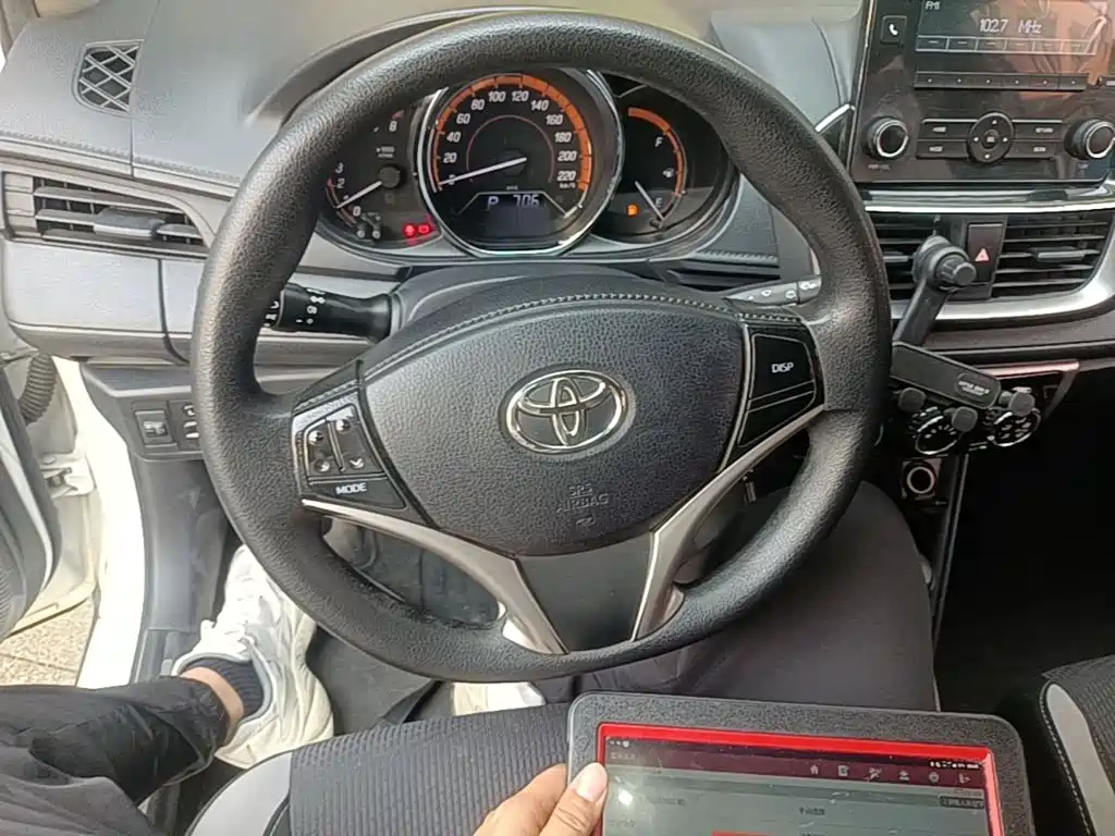 Toyota Yaris L 2022 — фото 11