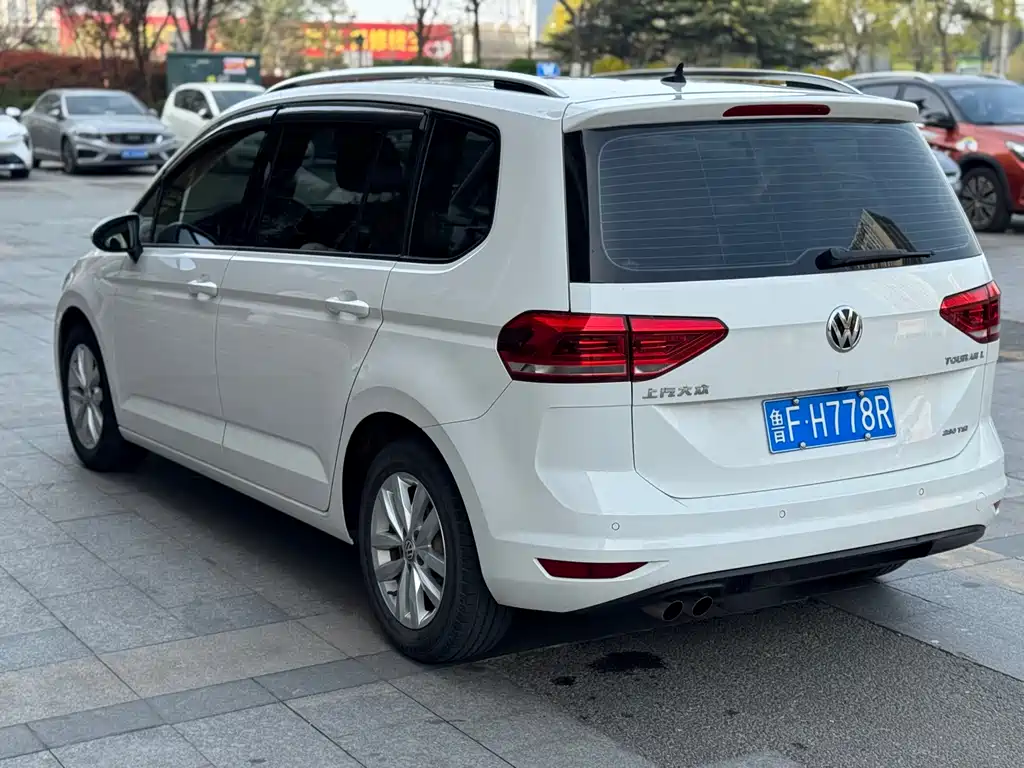 Volkswagen Touran 2019 — фото 7