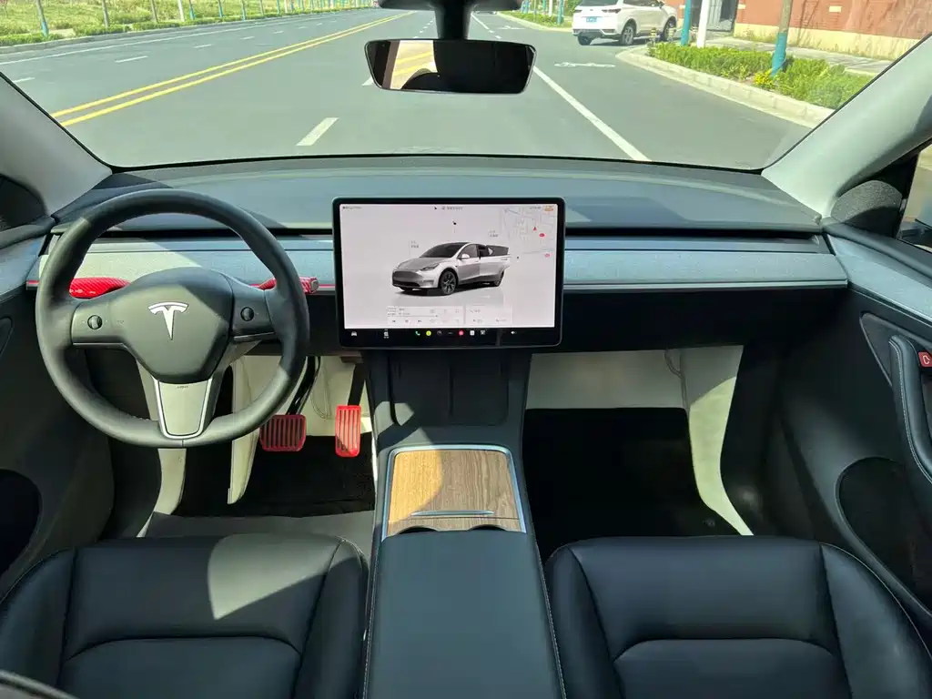 Tesla Model Y 2024 — фото 10