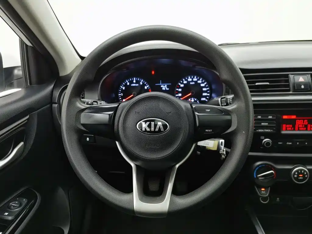 Kia K2 2018 — фото 11