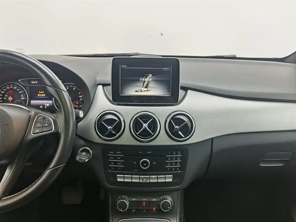 Mercedes-Benz B-Class 2016 — фото 12