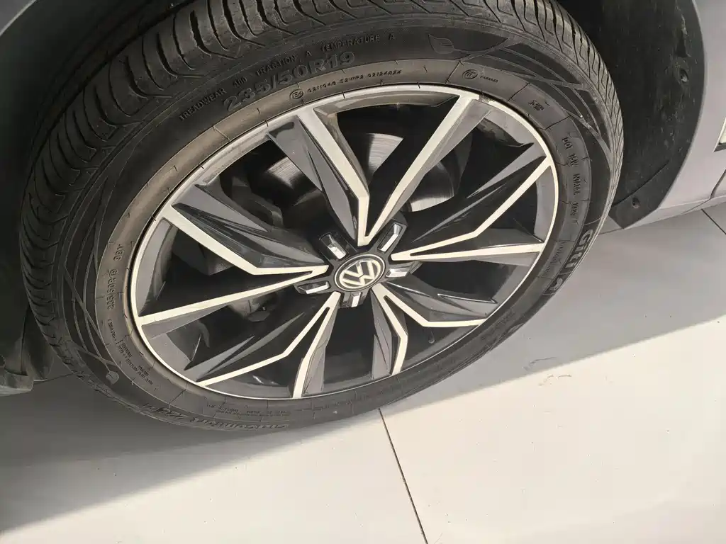 Volkswagen Tiguan L 2020 — фото 3