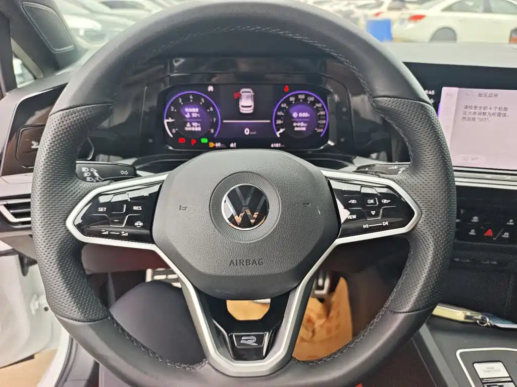Volkswagen Golf 2023