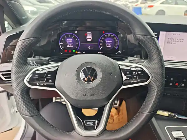 Volkswagen Golf 2023