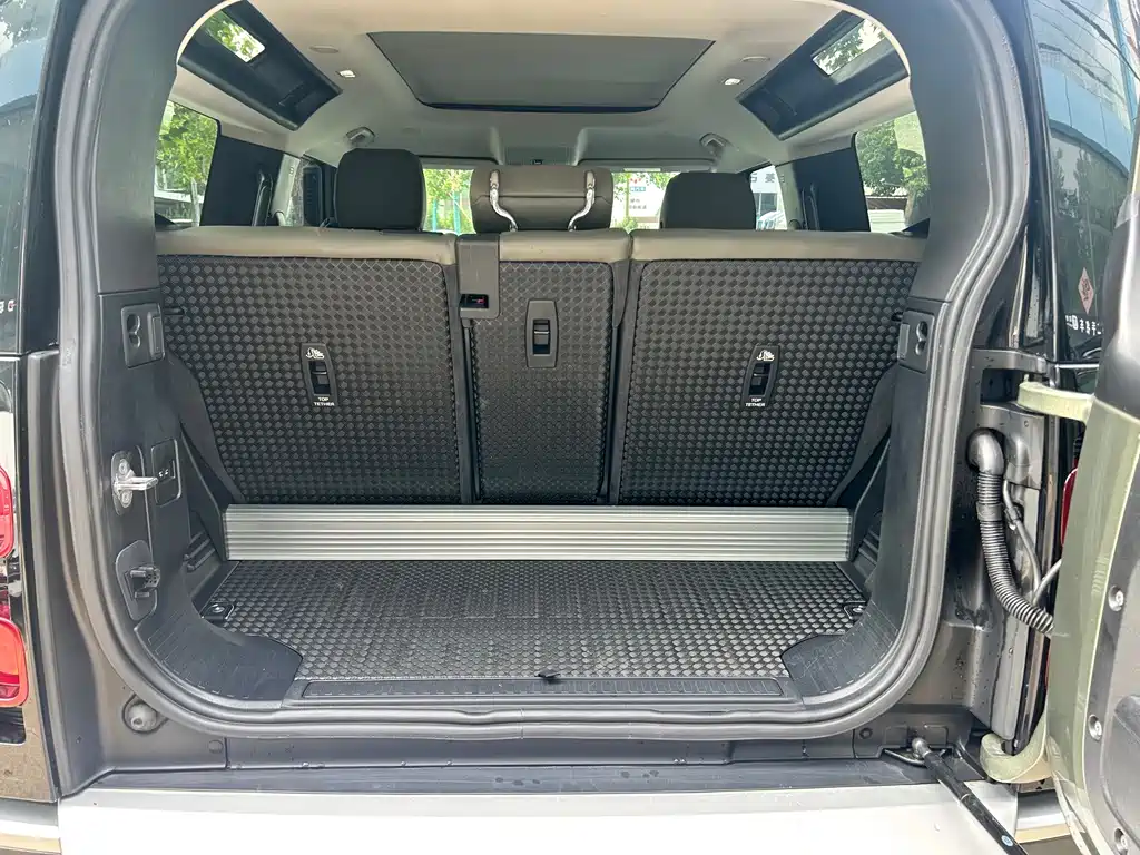 Land Rover Defender 2021 — фото 11