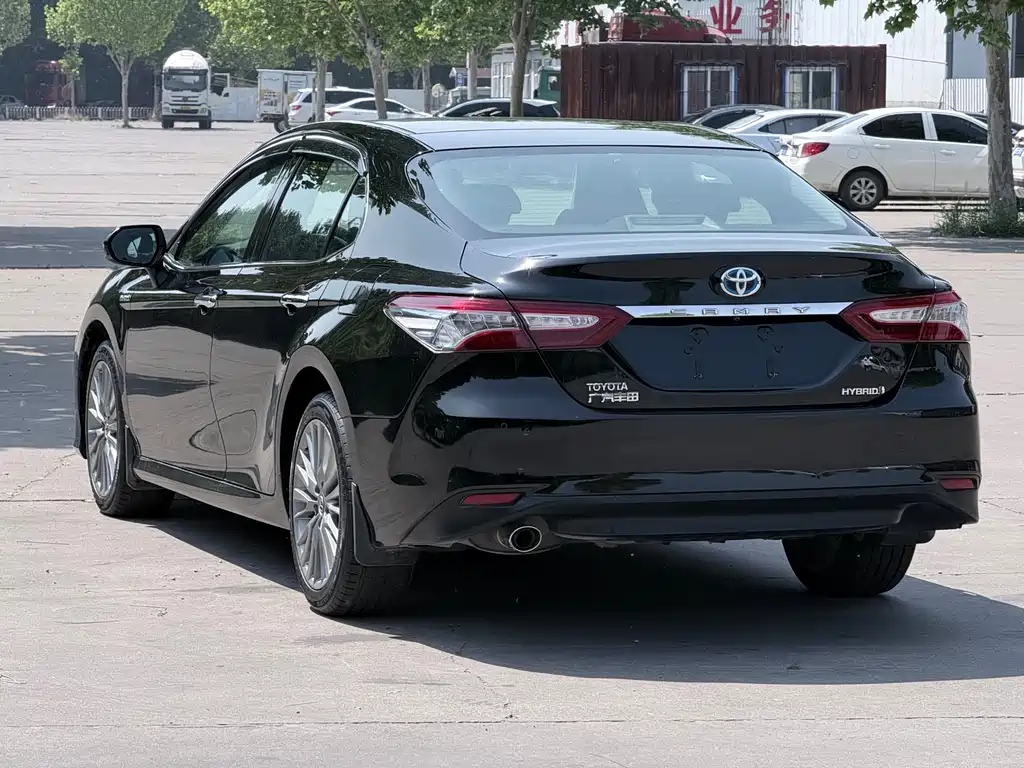 Toyota Camry 2019 — фото 6