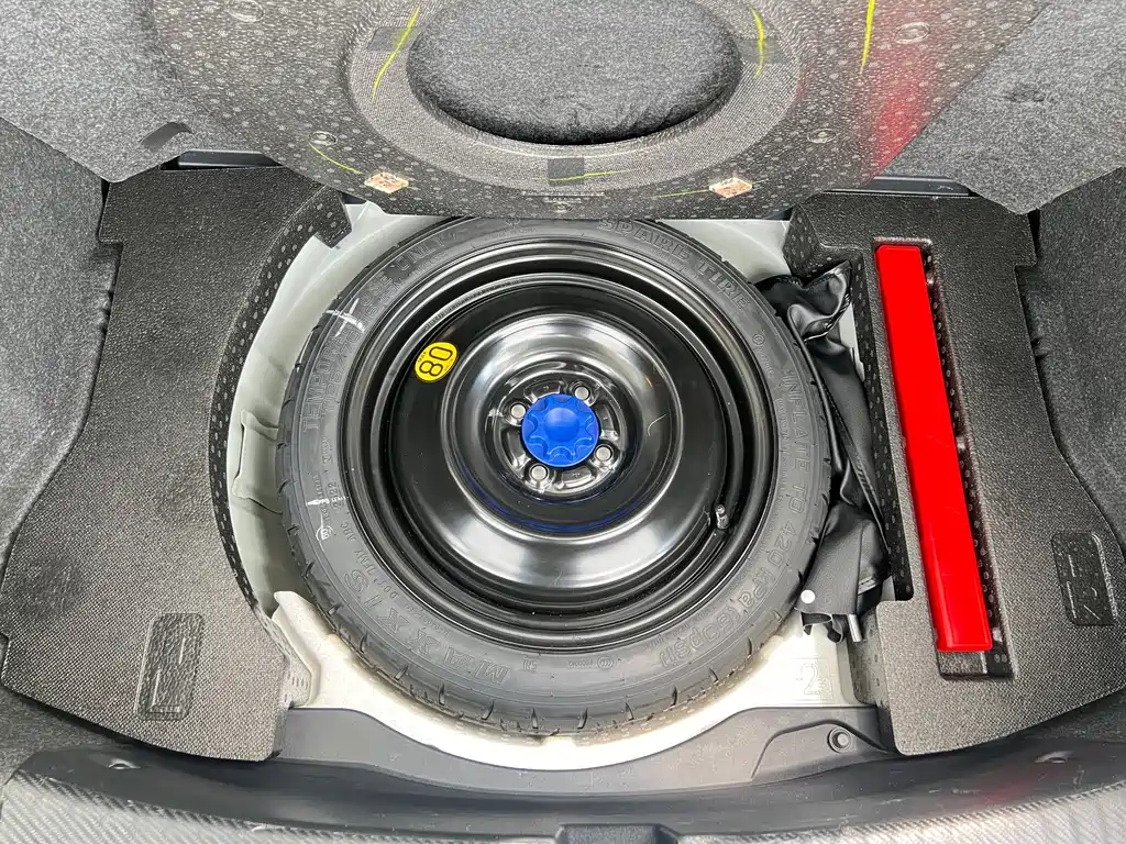 Toyota Yaris L 2022 — фото 20